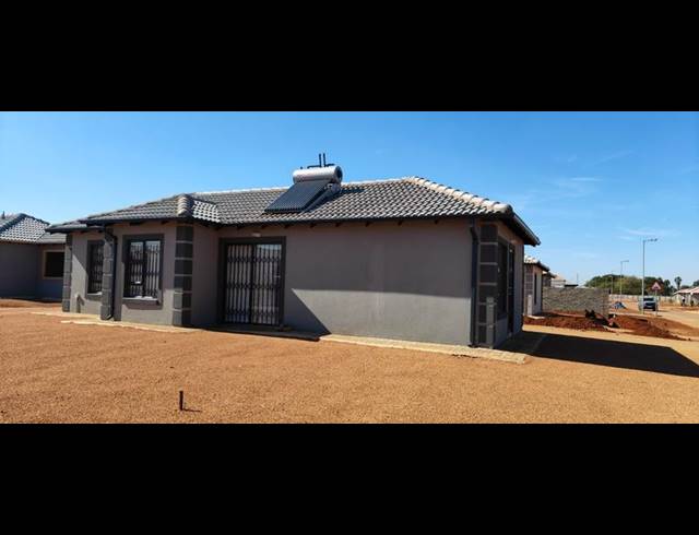 3 BEDROOM HOUSE FOR SALE IN LENASIA SOUTH